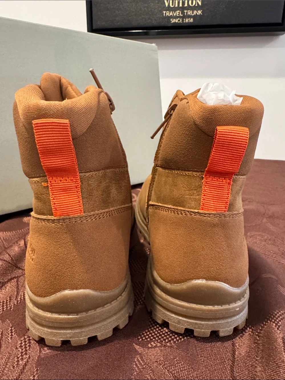 Kenneth Cole Kids Suede Lace-Up Ankle Boot. Size 2.